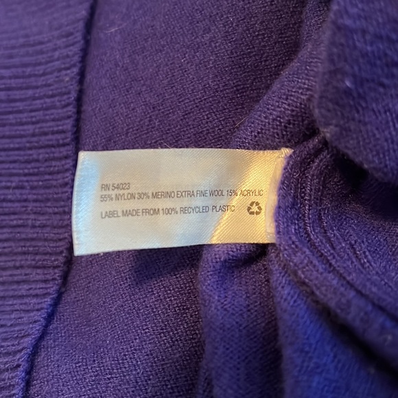 Gap V-neck Blue Sweater - Picture 7 of 7